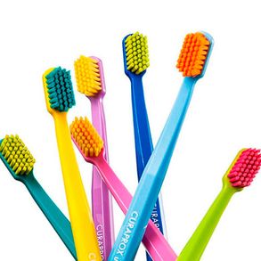 Escova Dental Curaprox Macia 1560b - 1un