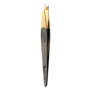Pinça Dourada Klass Vough Para Design De Unhas – 48 Horas De Precisão
